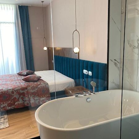 Coco Hotel Тирана Екстериор снимка