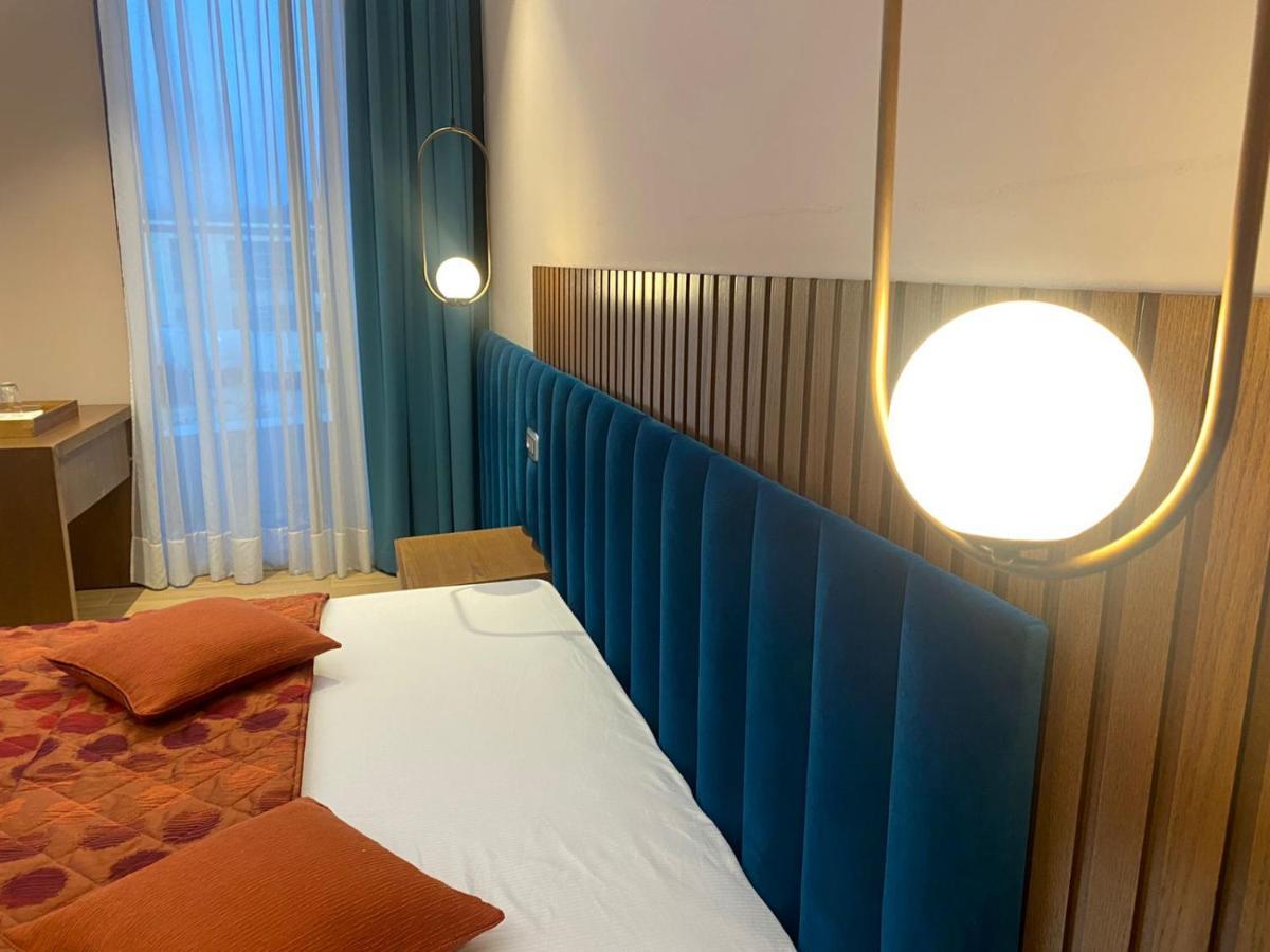 Coco Hotel Тирана Екстериор снимка