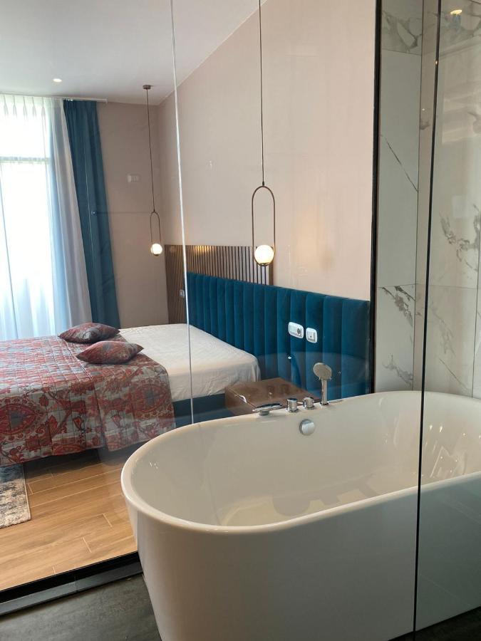 Coco Hotel Тирана Екстериор снимка