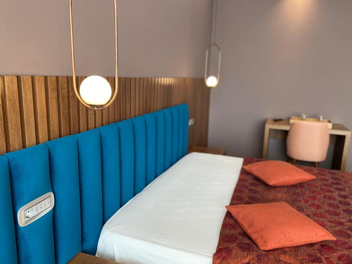 Coco Hotel Тирана Екстериор снимка