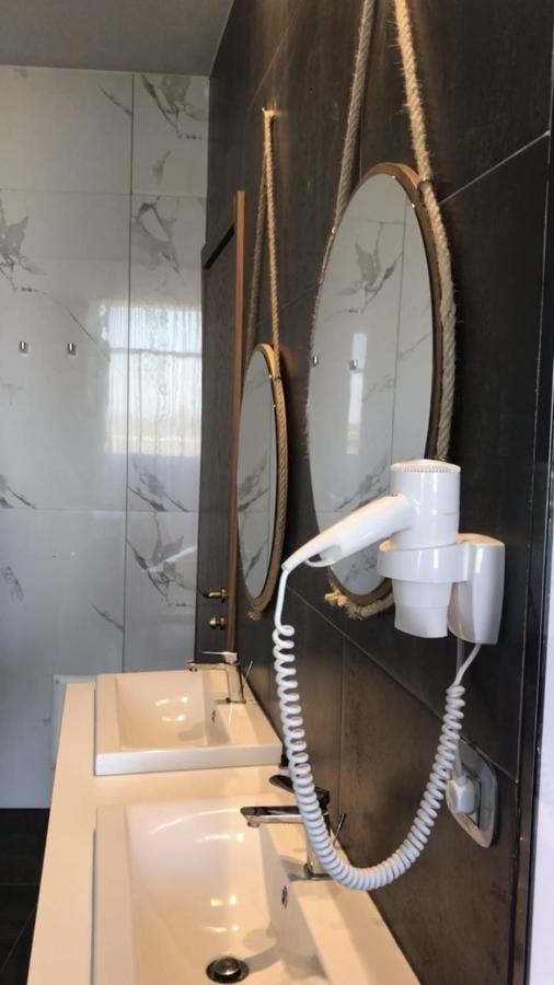 Coco Hotel Тирана Екстериор снимка
