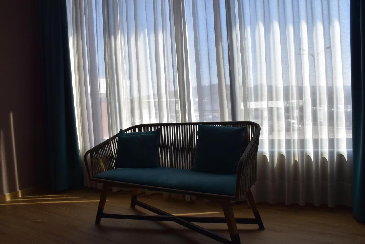 Coco Hotel Тирана Екстериор снимка