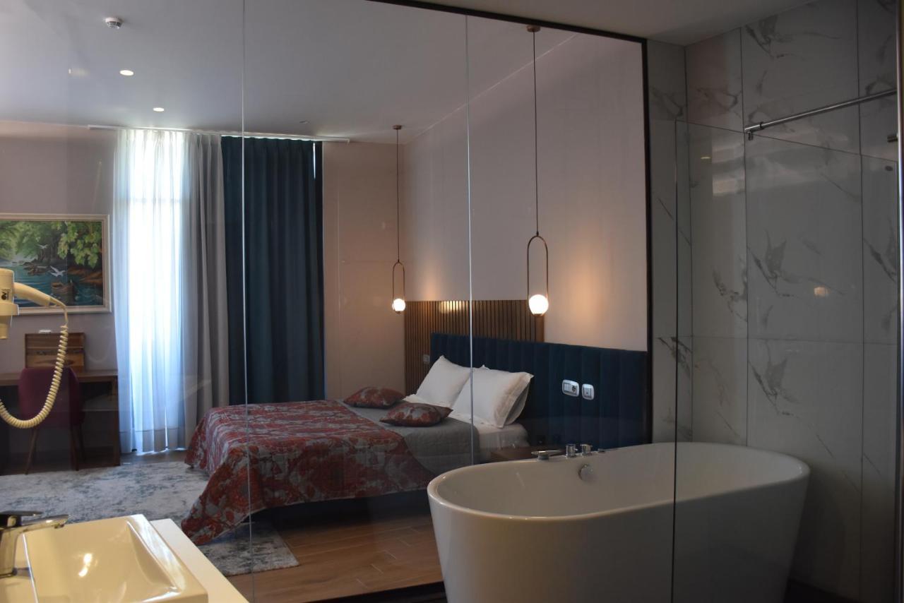 Coco Hotel Тирана Екстериор снимка