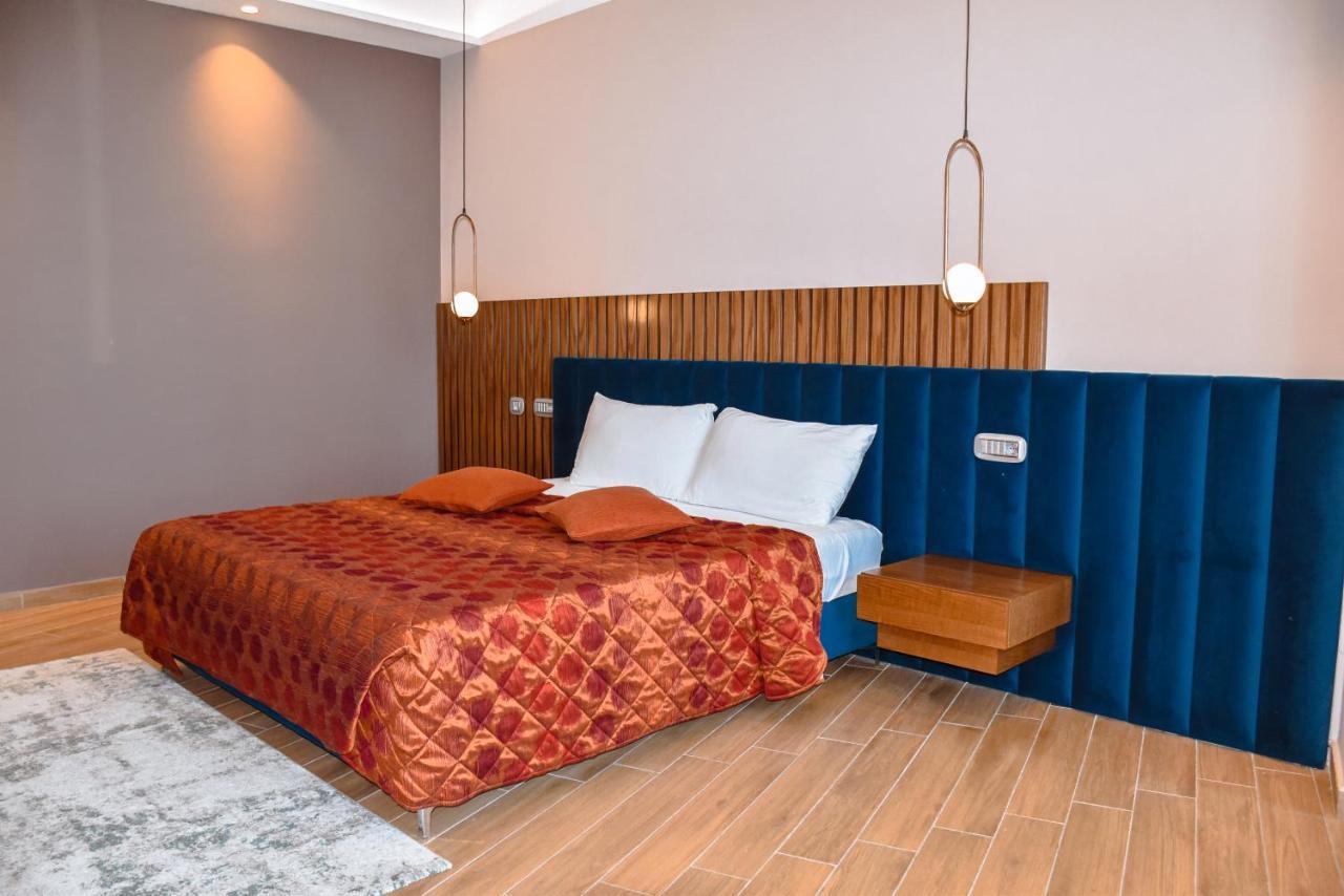 Coco Hotel Тирана Екстериор снимка