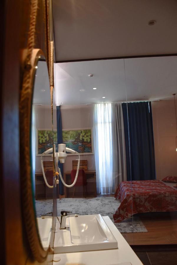 Coco Hotel Тирана Екстериор снимка