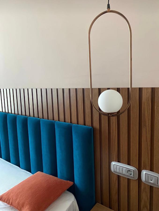 Coco Hotel Тирана Екстериор снимка