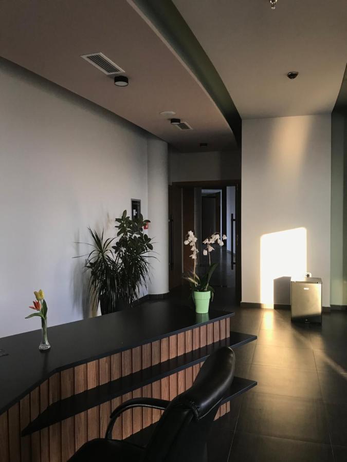 Coco Hotel Тирана Екстериор снимка