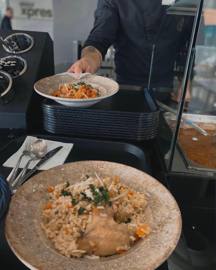 Coco Hotel Тирана Екстериор снимка
